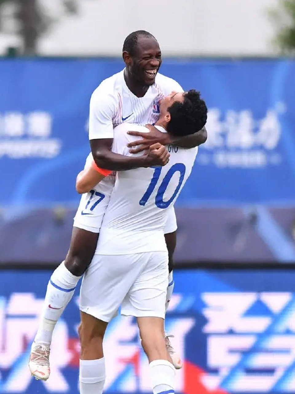 真人娱乐-西甲今晚走向成谜；上海申花更衣室发声；赛场秩序良好；训练强度明显提升(披荆斩棘的哥哥5人圈粉之路)