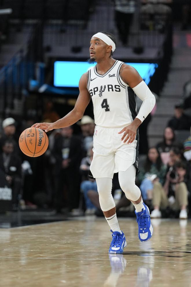 开云体育-包含转折点罗马豪取连胜，NBA季后赛赛后攻防权衡，话题不断，身体对抗强度拉满的词条